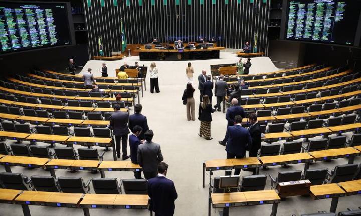 Câmara aprova seis medidas provisórias com créditos extras; textos seguem para o Senado
