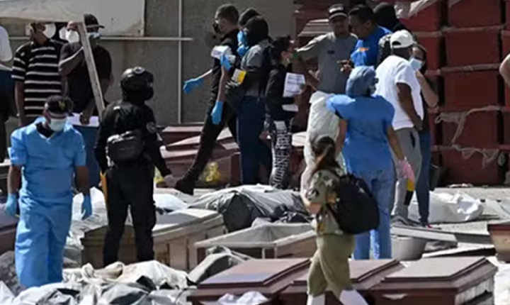 Caos funerário na Venezuela: necrotérios improvisados e cheiro de morte nas ruas