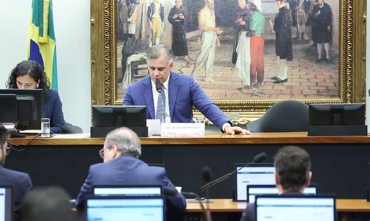 CCJ da Câmara aprova fim da aposentadoria como punição para juízes