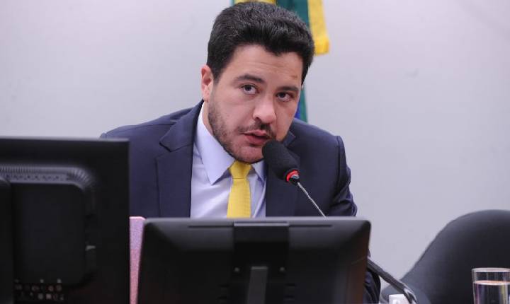 Comissão aprova projeto que amplia mecanismo de ajuste de carbono nas fronteiras