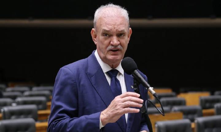 Comissão aprova proposta com novas regras para placas de atendimento prioritário