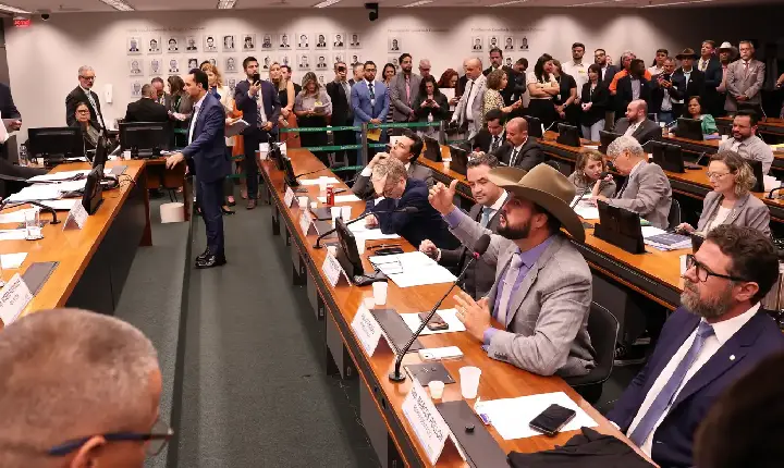 Conselho de Ética suspende três deputados por motim na Câmara