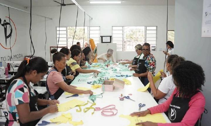 Curso gratuito de Design de Moda chega a Balneário Água Limpa, em Nova Lima (MG)