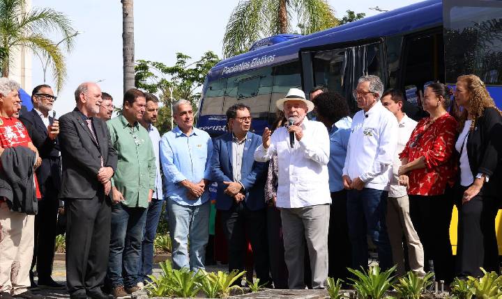 Lula pede que governador do RJ trabalhe para prender milicianos