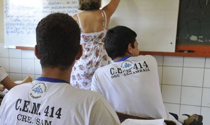 Pé-de-Meia reduz abandono escolar no ensino médio em 43% em dois anos