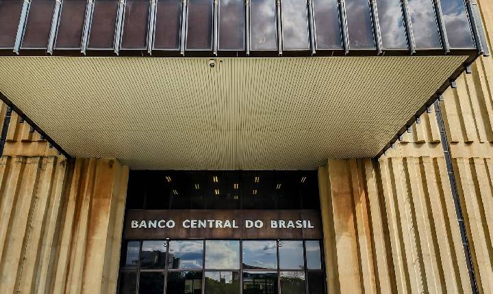 Pedido de vista adia votação de autonomia financeira do Banco Central