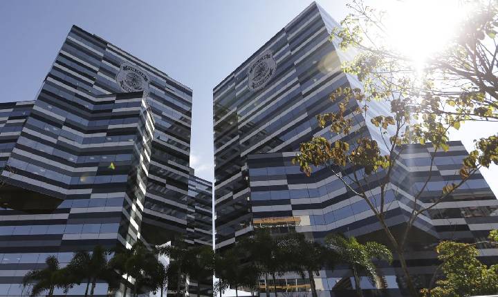 PF investiga passageiro chileno por ofensas racistas e homofóbicas