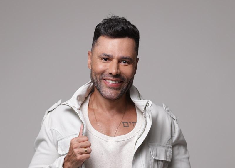 Rodrigo Sant'Anna apresenta o espetáculo 