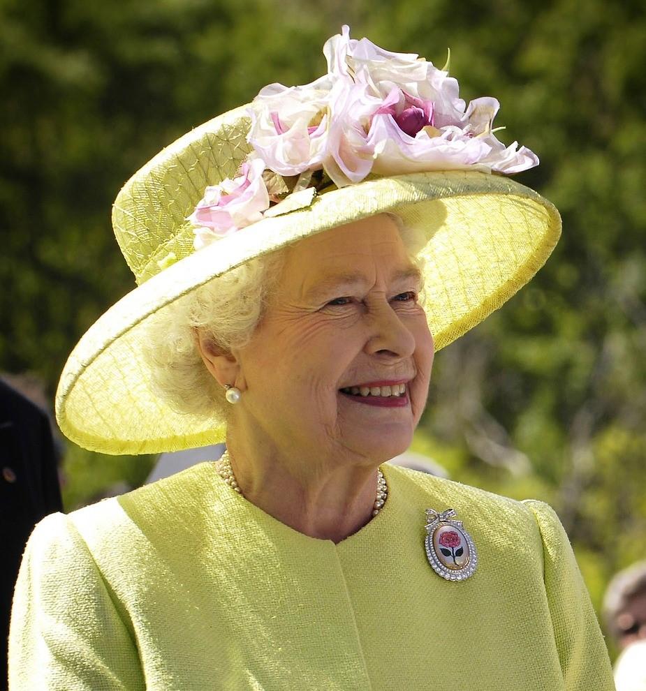 Câncer ósseo da Rainha Elizabeth II é revelado por ex-primeiro-ministro