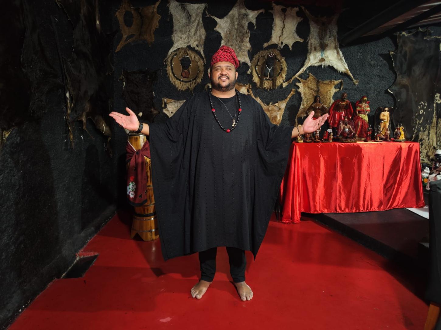 Conheça a Kimbanda, religião que faz rituais no cemitério e cultua exus e pombagiras