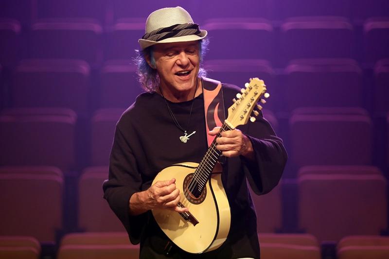 Armandinho apresenta o show 