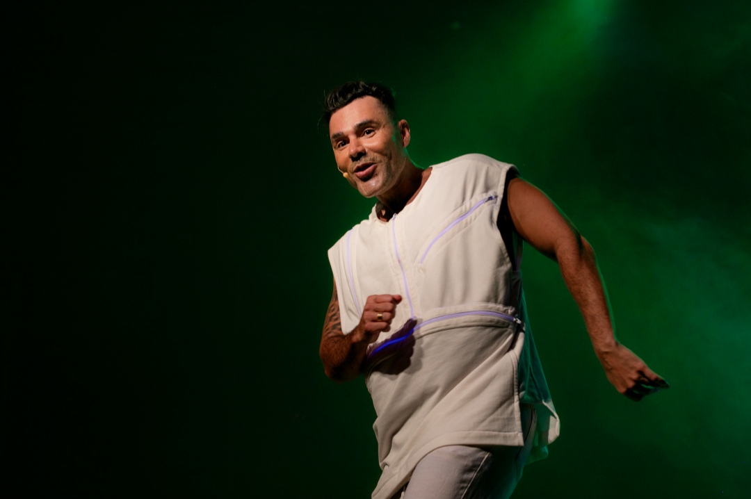 Rodrigo Sant'Anna faz única apresentação do espetáculo 