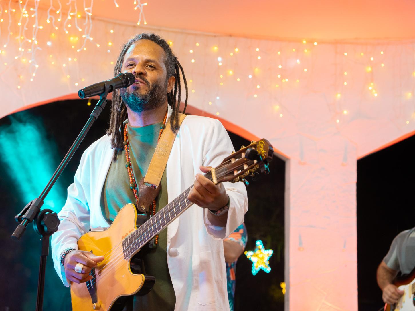 Stênio Neves desembarca em BH com a turnê AFFÉR - Alegria, Força, Fé e Resistência nesta sexta-feira n'A Casa de Cultura