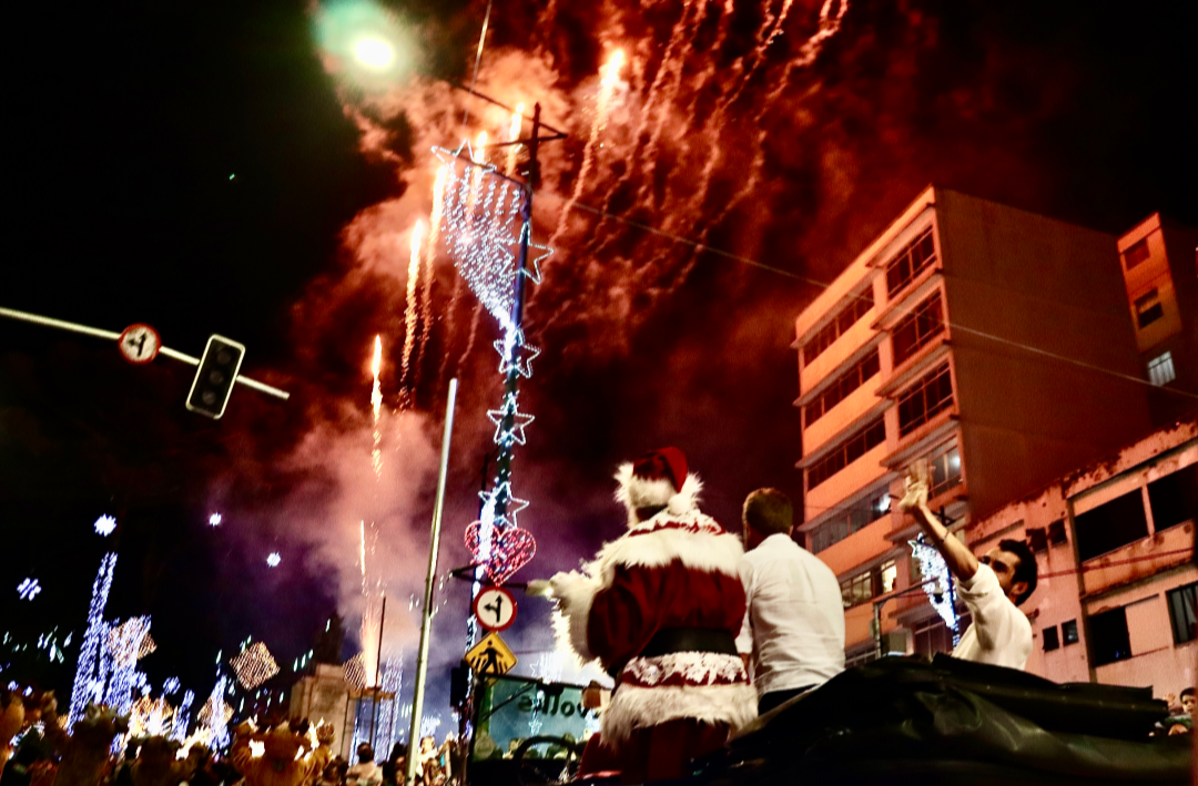 Última Parada Natalina do Sonho de Natal Barbacena 2025 reúne mais de 30 mil pessoas no Centro da cidade