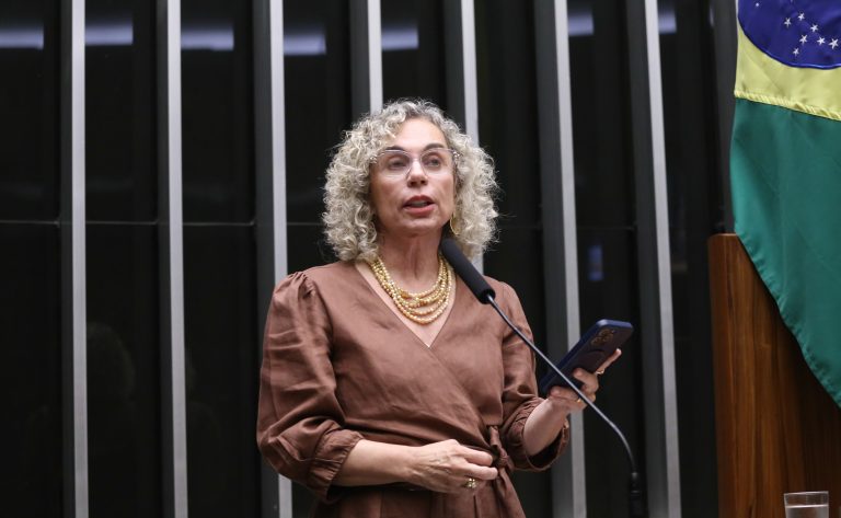 Comissão aprova ampliação da licença-paternidade para pais de bebês prematuros