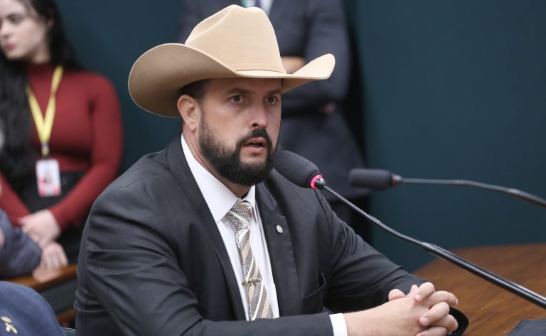 Comissão aprova criação de pontos de apoio a caminhoneiros em rodovias federais durante calamidade