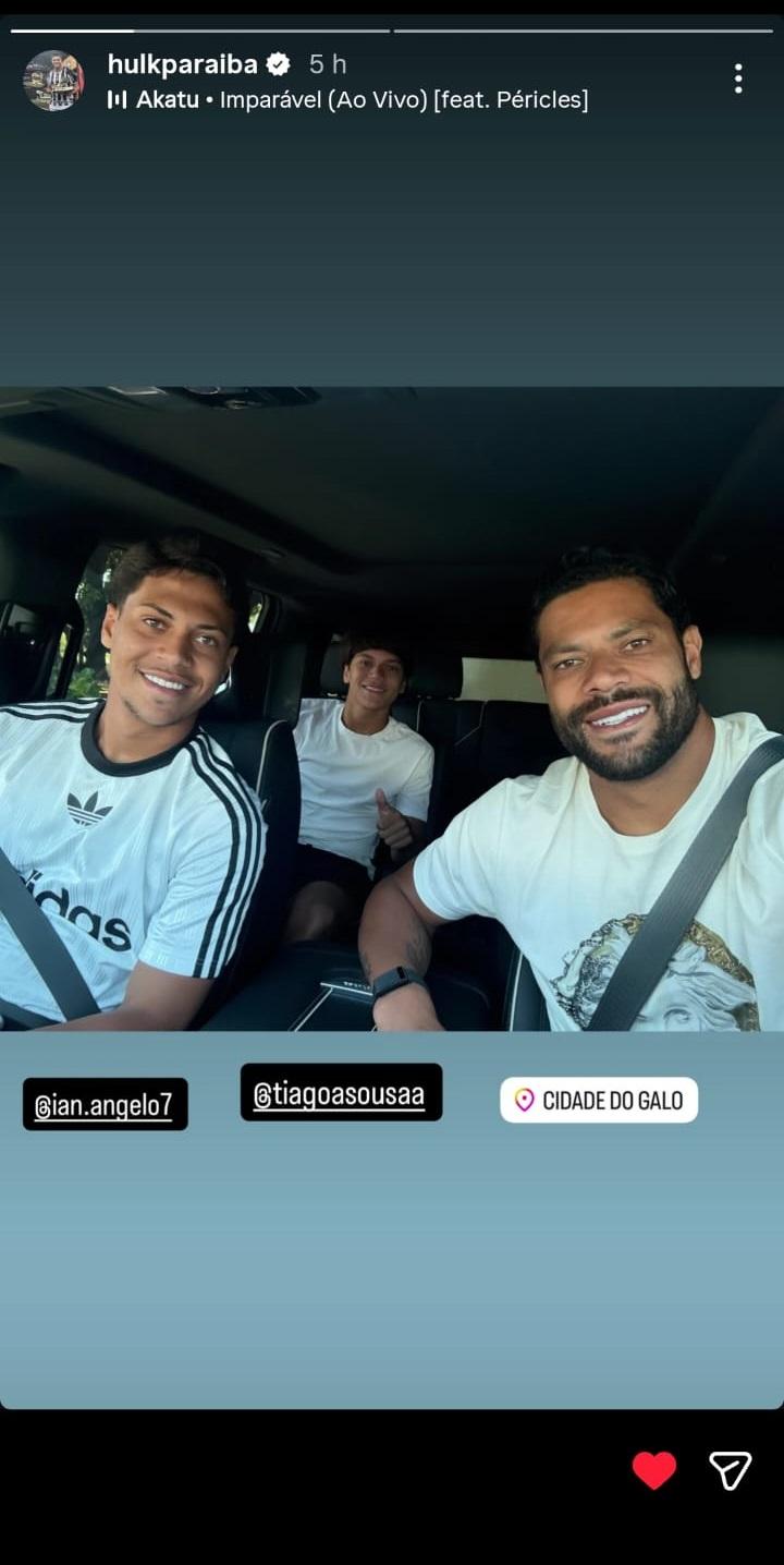 Hulk chega à Cidade do Galo com os filhos ao som de “Imparável”, do Akatu e Péricles.