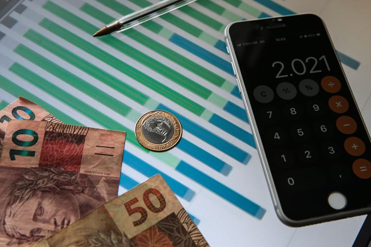 IPCA vai a 0,33% em dezembro e fecha 2025 em 4,26%, abaixo da meta