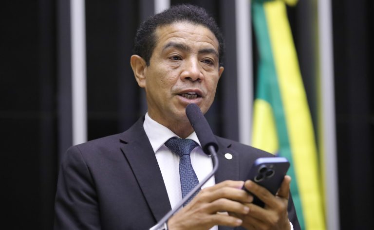 Projeto proíbe uso de imagens desrespeitosas à fé cristã em desfiles de escola de samba