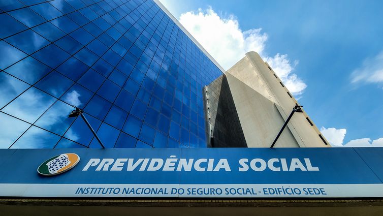 Sancionada lei que proíbe descontos em benefícios do INSS 