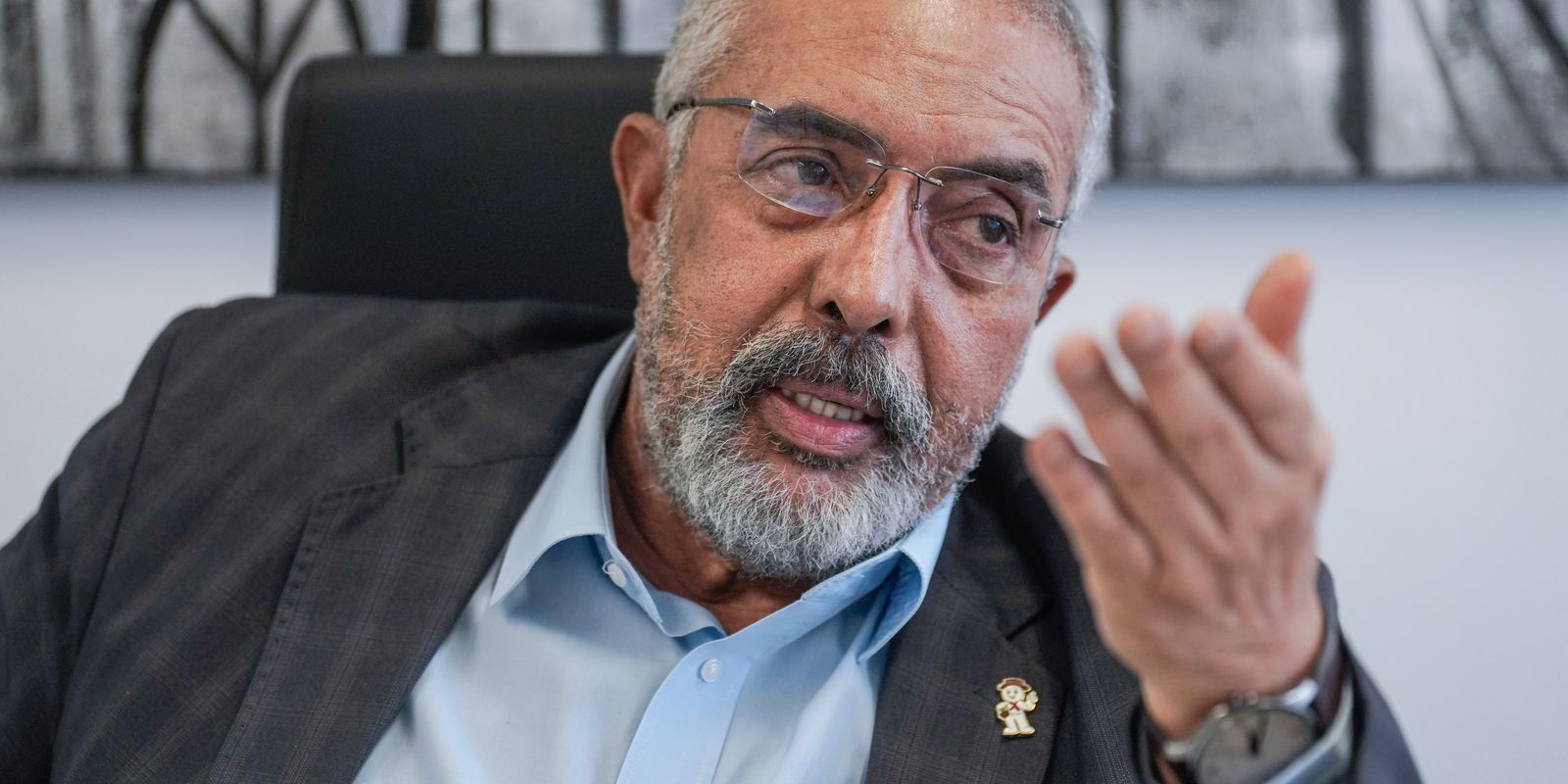 Não há mais razão para manter escala 6x1 e jornada de 44h, diz senador