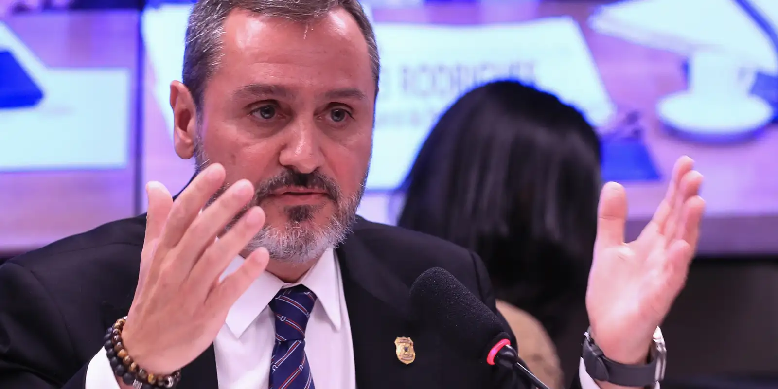 Polícia Federal retira credenciais de agente de imigração dos EUA