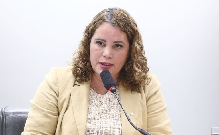Comissão aprova política nacional para ampliar ações de saúde nas escolas