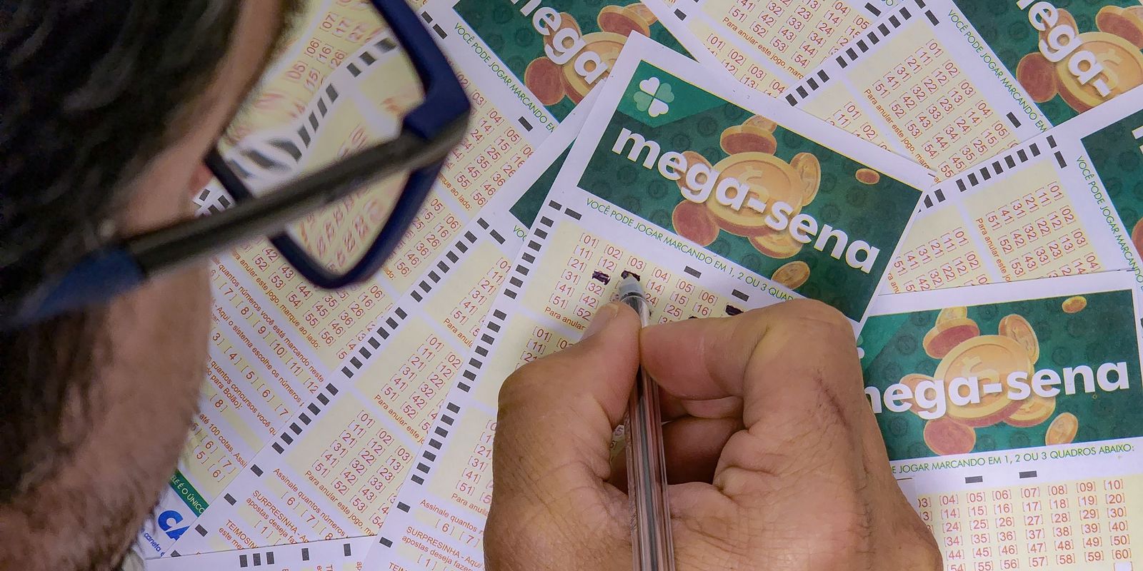 Mega-Sena acumula e prêmio principal vai para R$ 33 milhões