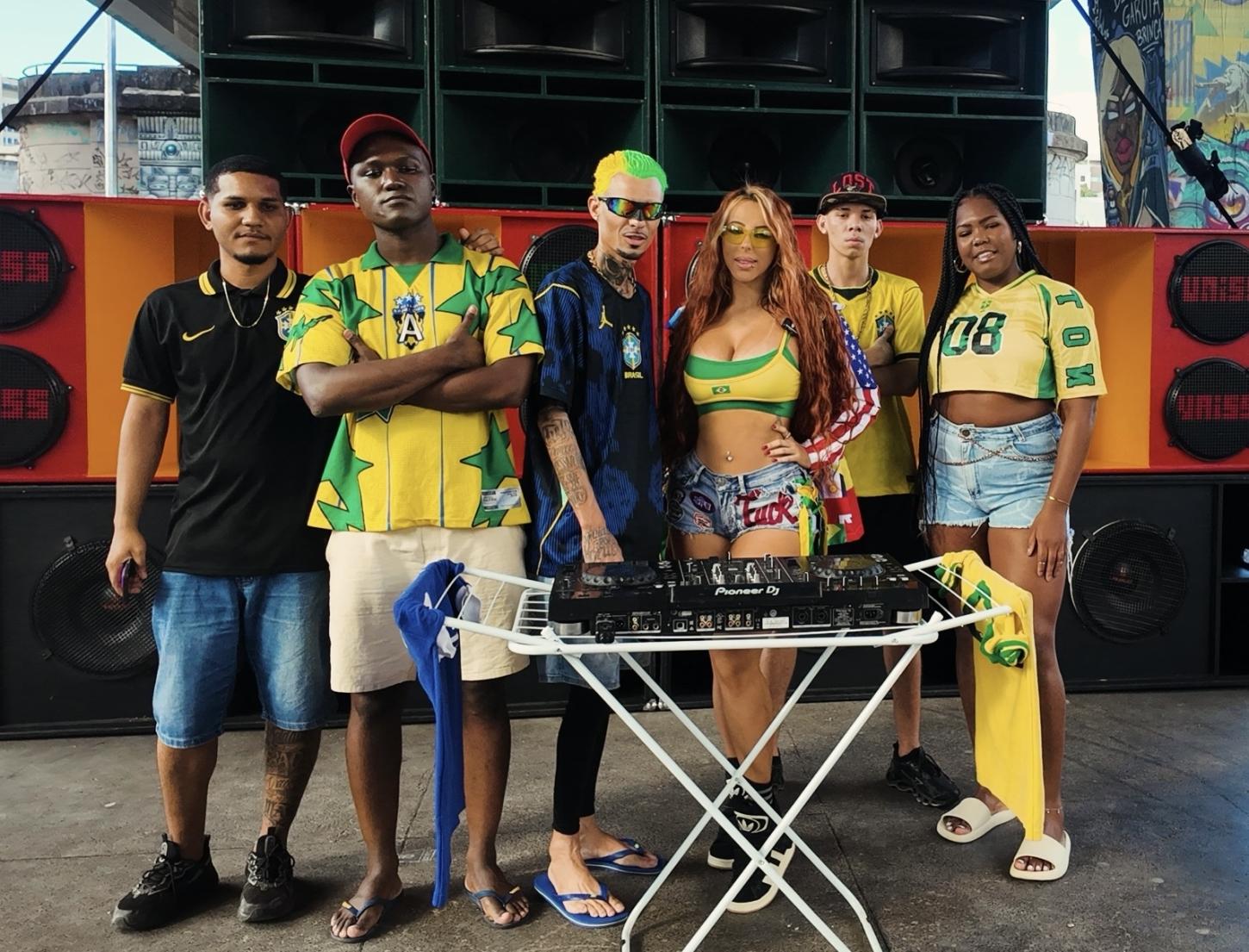 No clima do Hexa: 