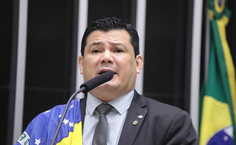 Projeto amplia porte de arma de fogo para guardas civis municipais e vigilantes
