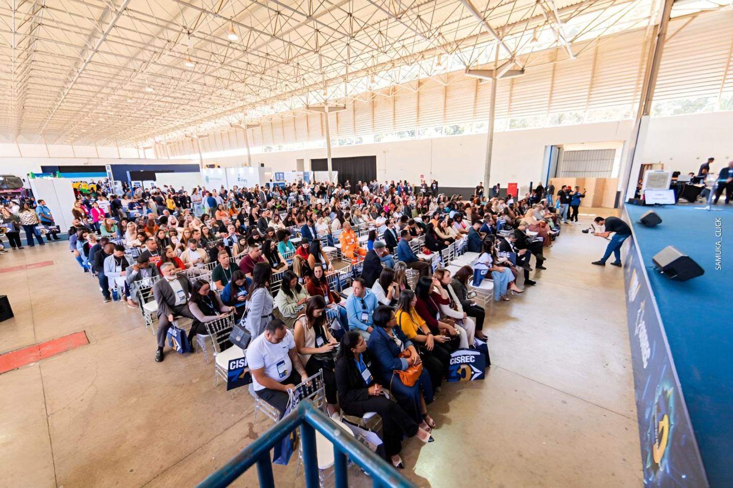 Feira de gestão pública reúne 25 municípios em Vespasiano nesta semana para debater o futuro das administrações